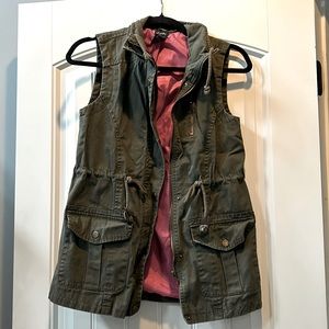 Army Green Vest with pockets size small